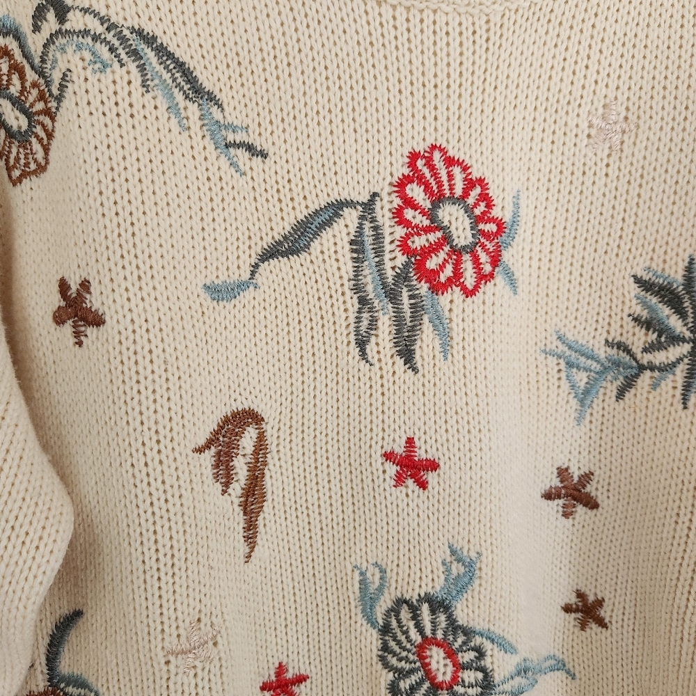 CLEARANCE || FIRM Vici Floral Embroidered Sweater - Picture 2 of 7